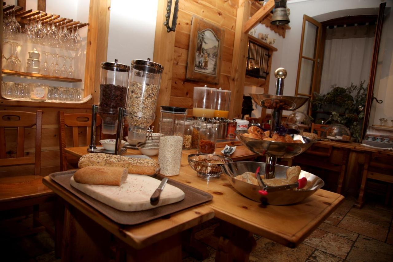 Hotel Restaurant De La Chaussee Briancon  Bagian luar foto